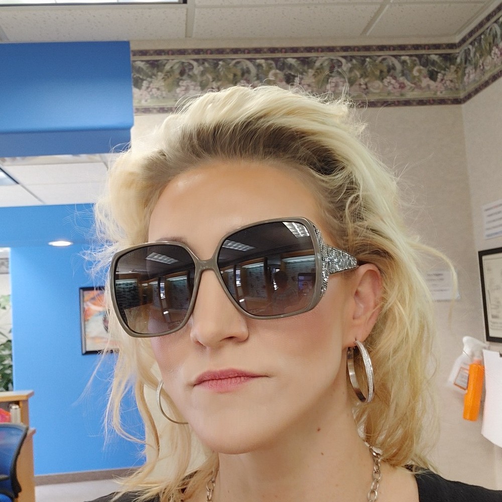 Meet your Posher, Lynette